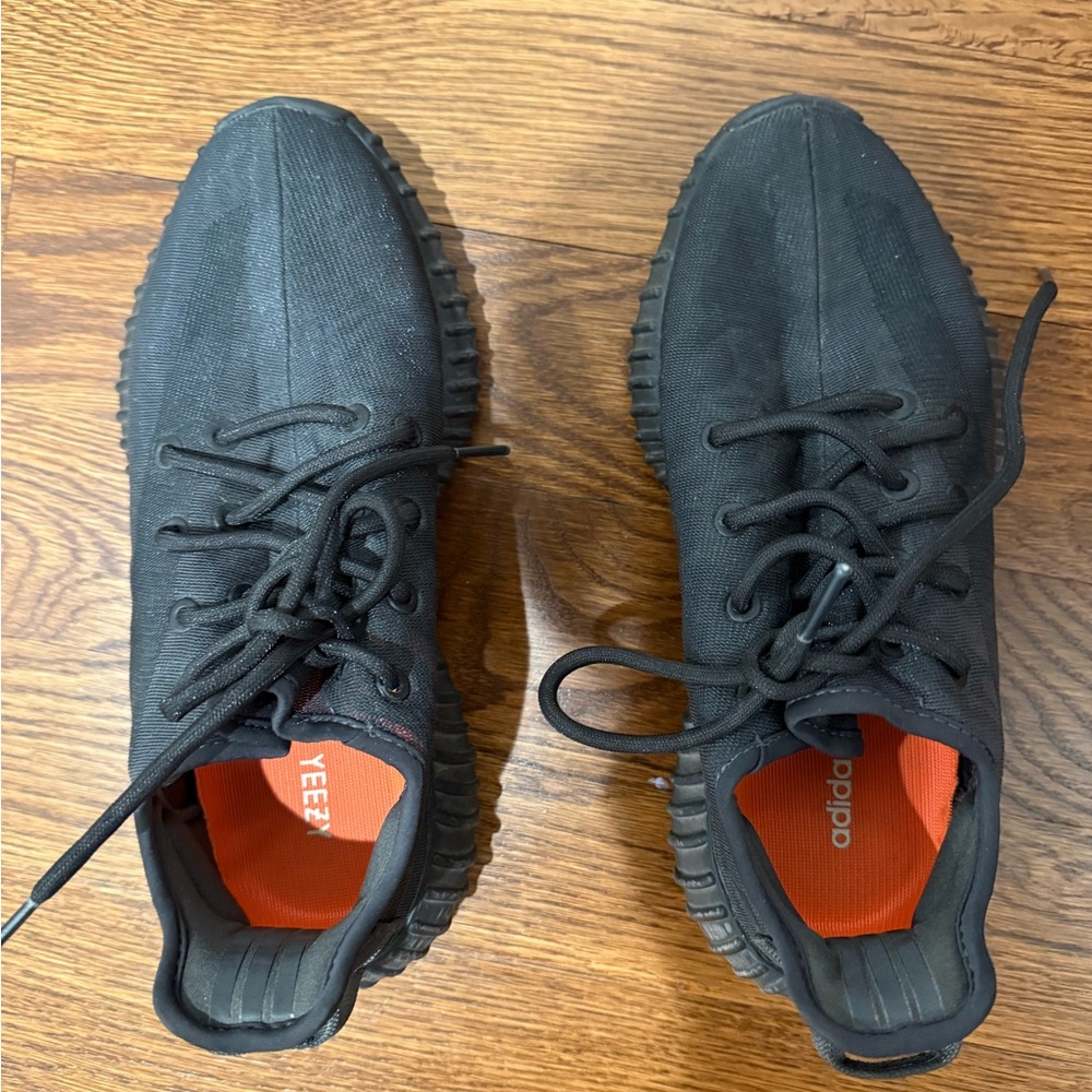 Yeezy Black Men’s Sneakers